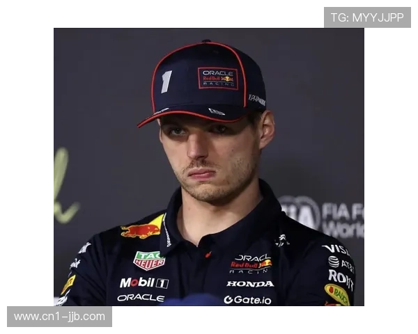 安全车期间维斯塔潘进站换胎,红牛策略赌博求变 安全车期间维斯塔潘进站换胎,红牛策略赌博求变